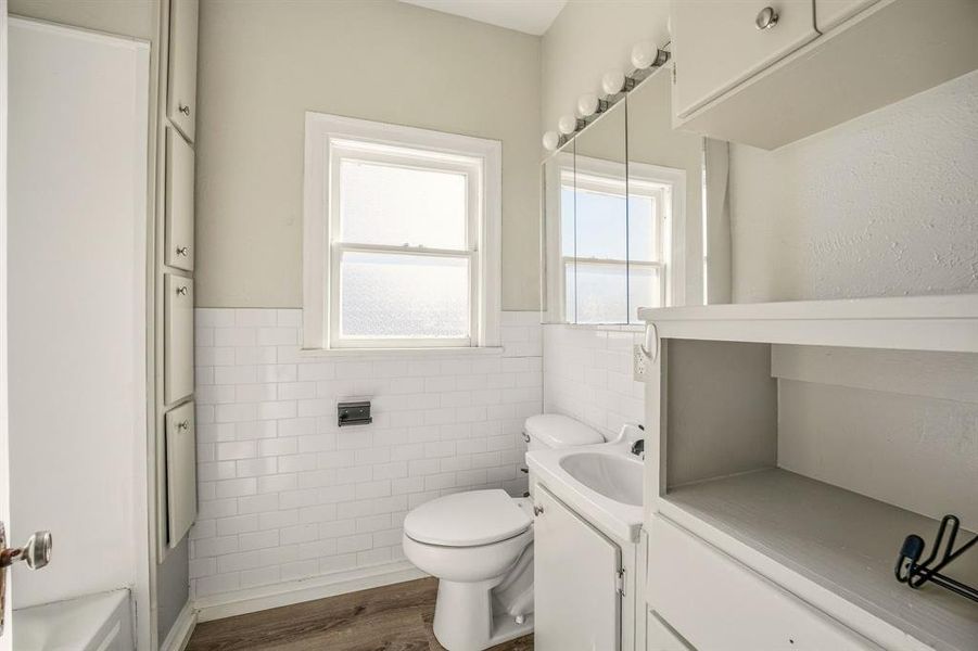 Furnished interior view inside a new home in , Stephenville (Image 6).