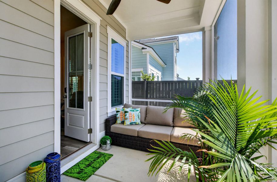 Exterior details and patio area of a home in Carnes Crossroads, Summerville (Image 29).
