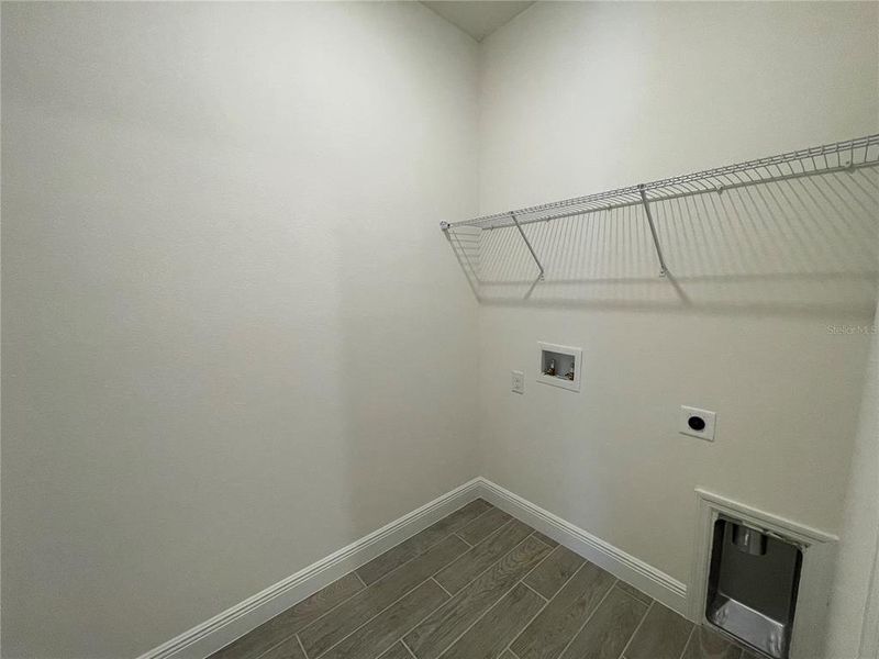 Spacious, unfurnished interior of a new home in Angeline, Land O' Lakes (Image 38).