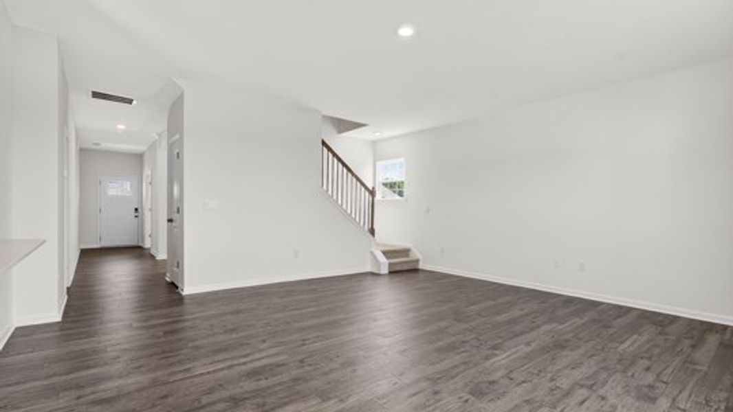 Spacious, unfurnished interior of a new home in Shahbain Reserve, Raeford (Image 11).