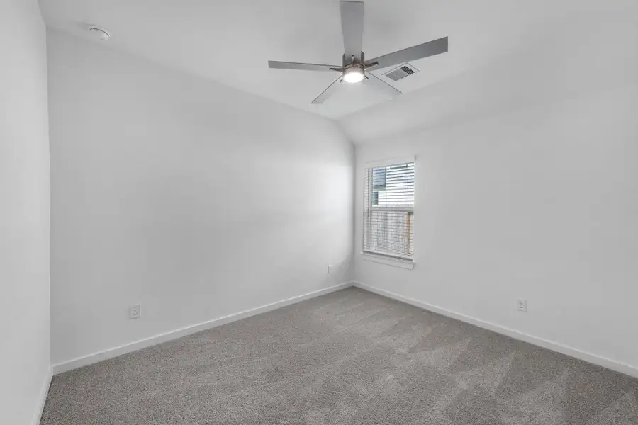 Spacious, unfurnished interior of a new home in Briarwood Crossing, Rosenberg (Image 17).