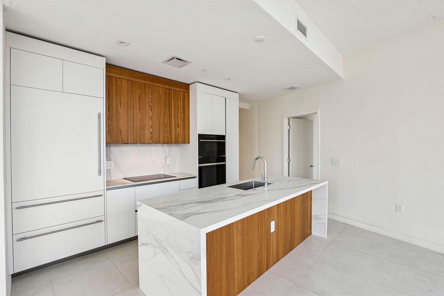 17-web-or-mls-Biscayne Blvd 201-S0409-01