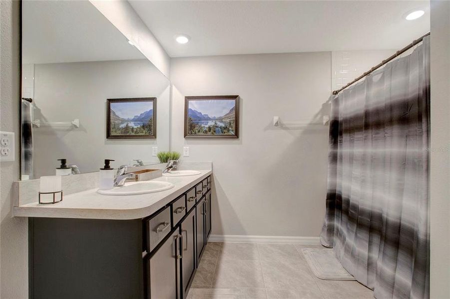 Furnished interior view inside a new home in River Park, Temple Terrace (Image 35).
