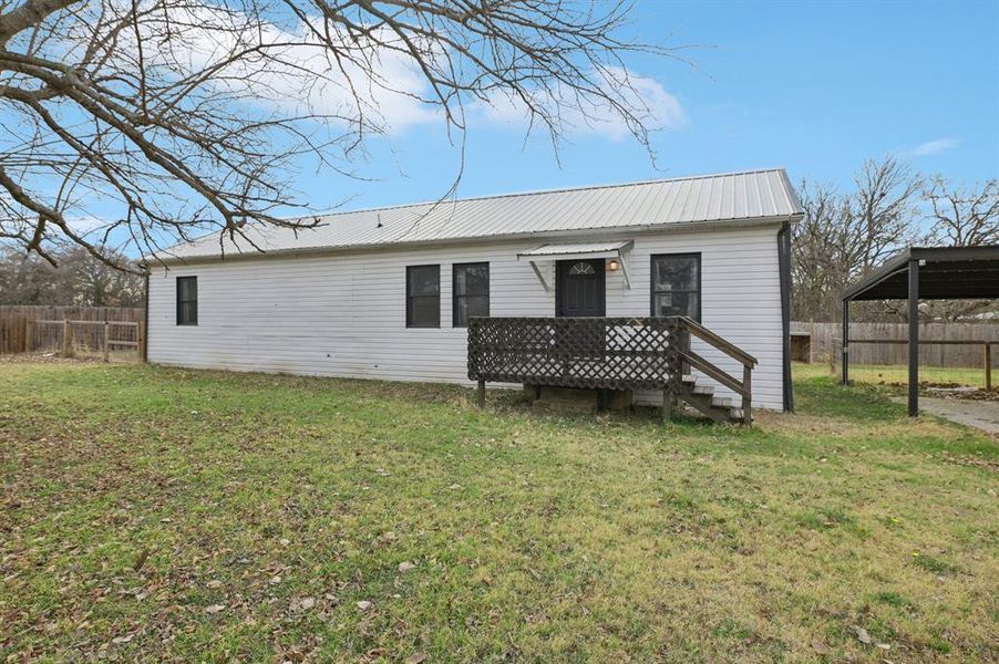 Exterior details and patio area of a home in , Weatherford (Image 20).