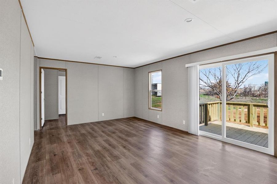 Spacious, unfurnished interior of a new home in , Aurora (Image 20).