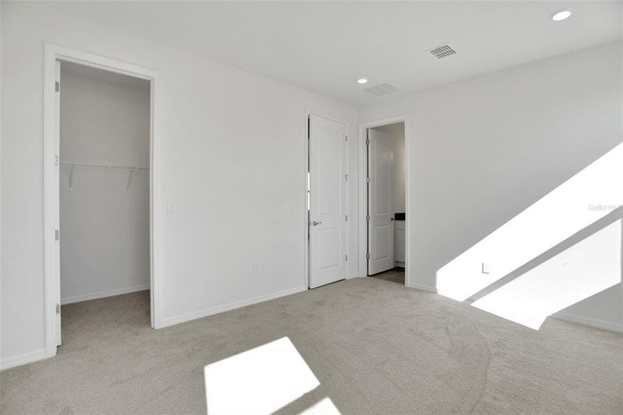 Spacious, unfurnished interior of a new home in Turnleaf, Punta Gorda (Image 25).