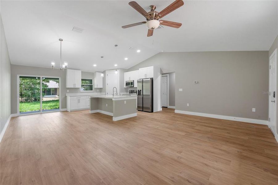 Spacious, unfurnished interior of a new home in , Citrus Springs (Image 16).