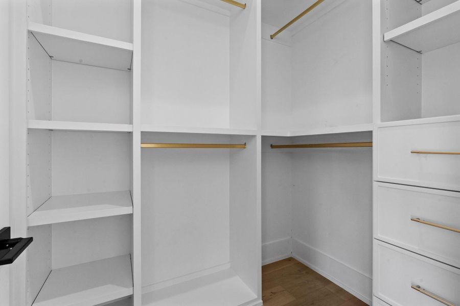 Spacious, unfurnished interior of a new home in , Houston (Image 28).