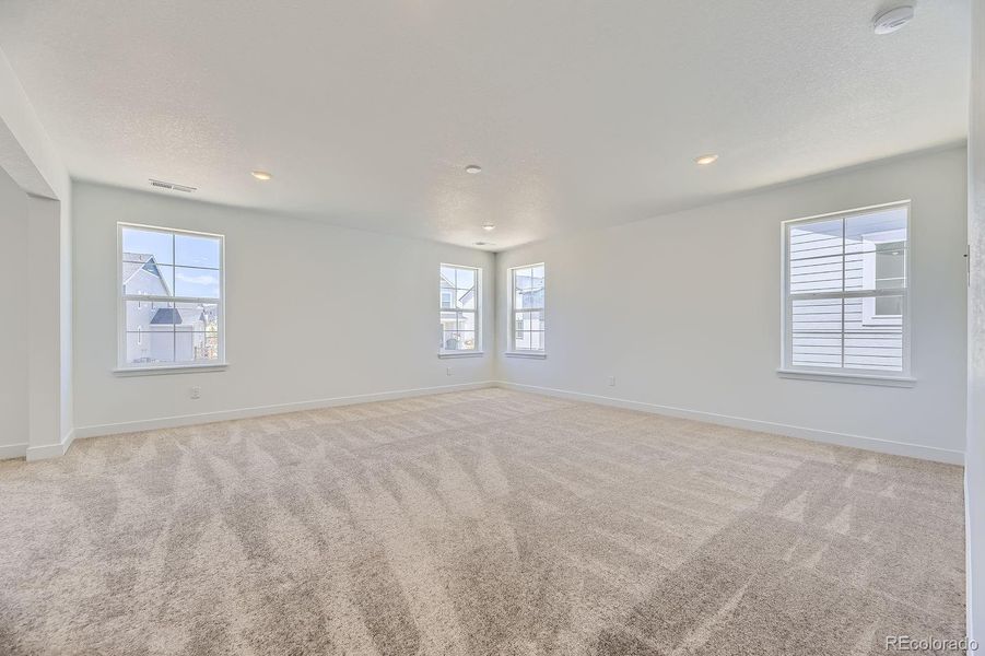 Spacious, unfurnished interior of a new home in Independence: The Grand Collection, Elizabeth (Image 11).