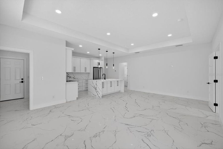 Spacious, unfurnished interior of a new home in , Tampa (Image 19).