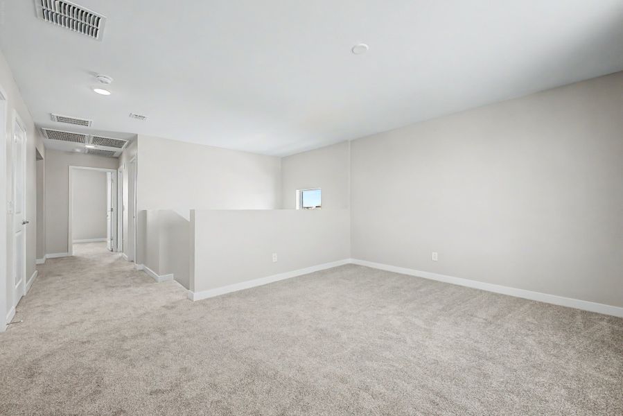 Spacious, unfurnished interior of a new home in Wildera, San Tan Valley (Image 9).