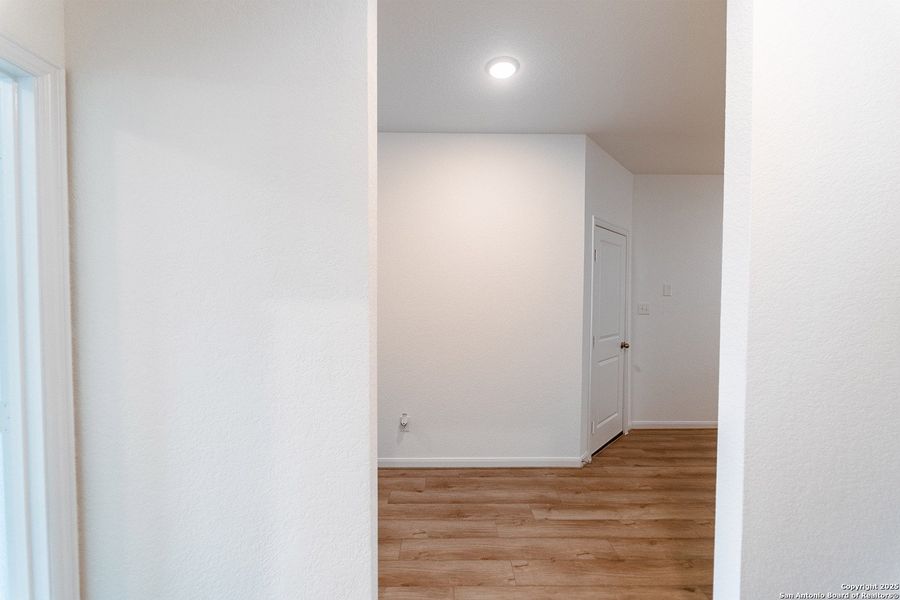 Spacious, unfurnished interior of a new home in Mesa Vista, Von Ormy (Image 9).