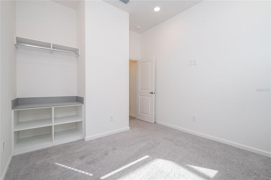 Spacious, unfurnished interior of a new home in , Orlando (Image 27).