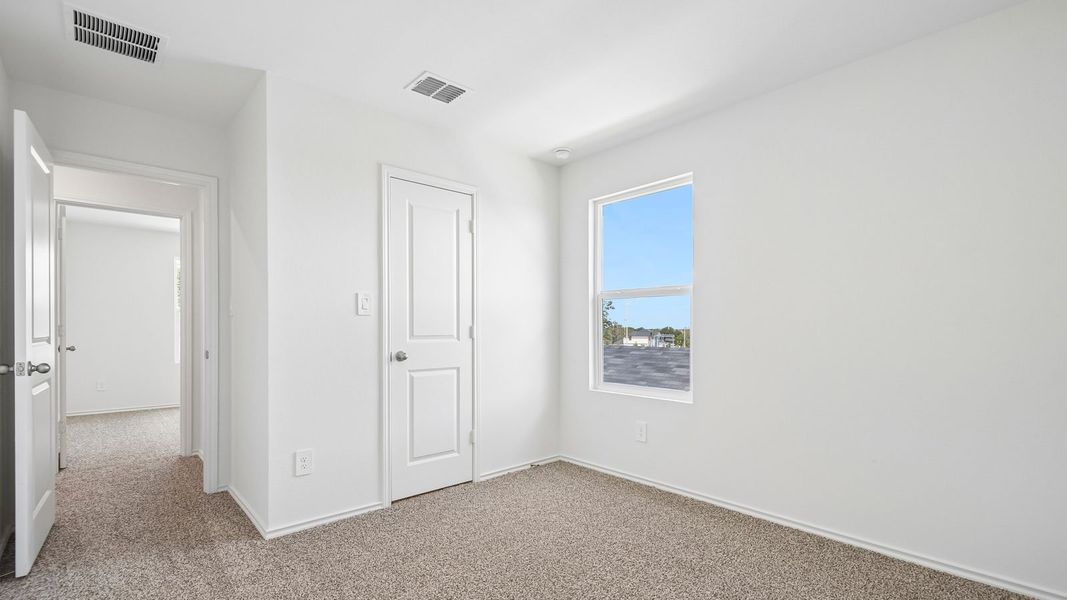 Spacious, unfurnished interior of a new home in Valverde, Bastrop (Image 32).