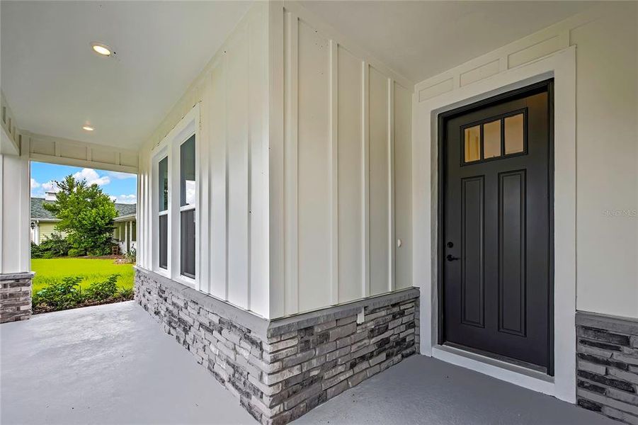 Exterior details and patio area of a home in , Spring Hill (Image 3).