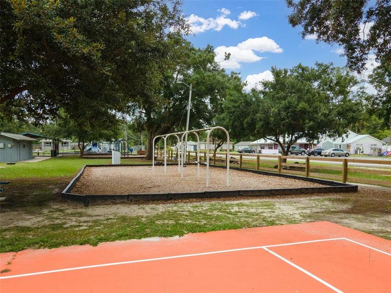 Community amenities in , High Springs (Image 25).