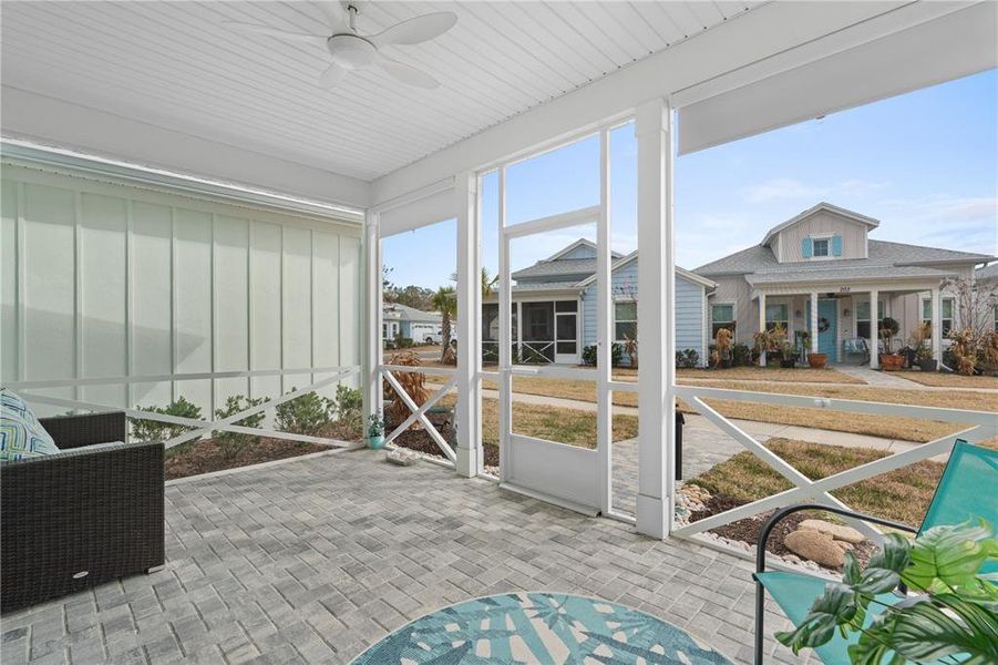 Exterior details and patio area of a home in , Daytona Beach (Image 4).