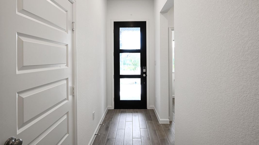 Spacious, unfurnished interior of a new home in Crosswinds 40', Kyle (Image 20).