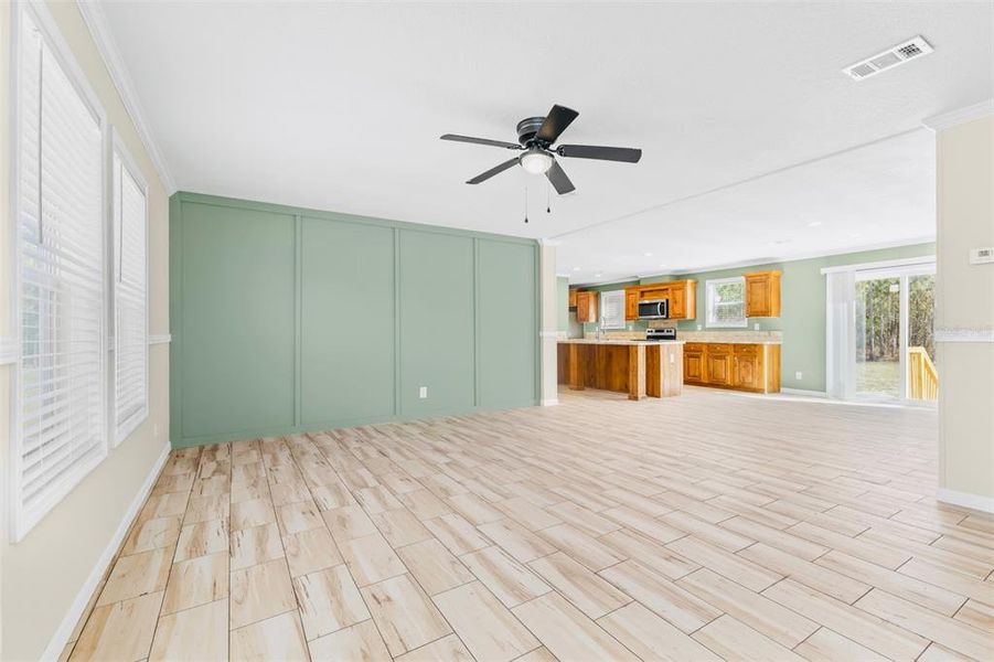Spacious, unfurnished interior of a new home in , Live Oak (Image 9).