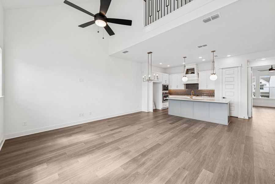 Spacious, unfurnished interior of a new home in Retreat at Oak Park, Houston (Image 21).