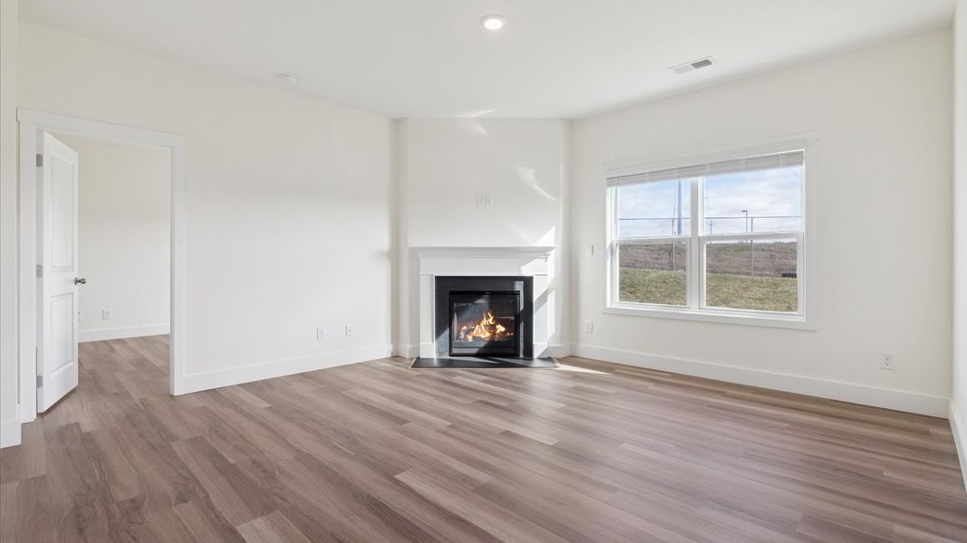 Spacious, unfurnished interior of a new home in Millstone Village, Morristown (Image 11).