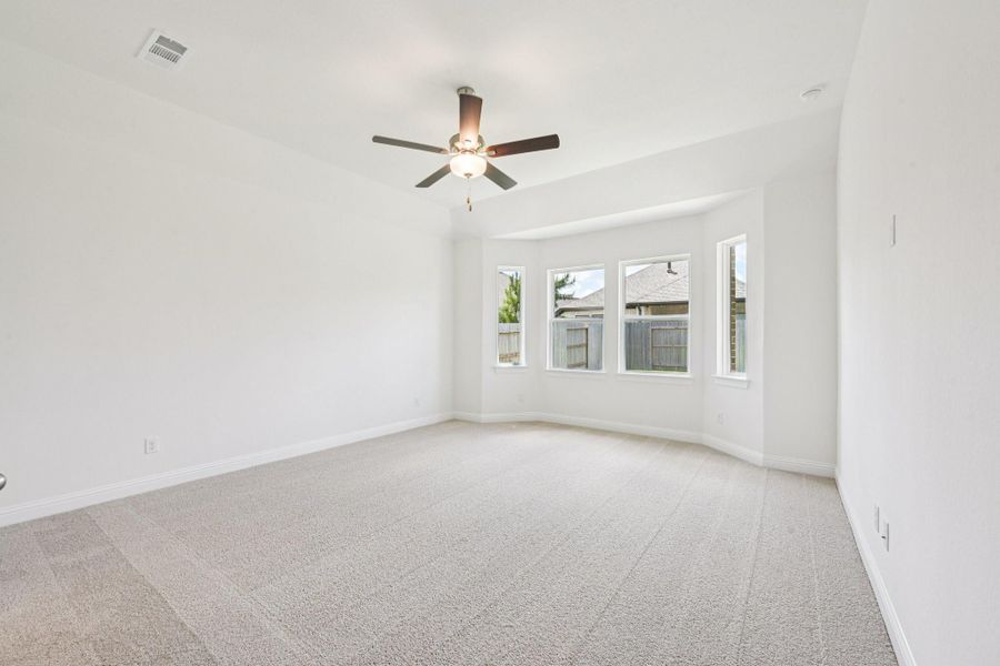 Spacious, unfurnished interior of a new home in Evergreen 55', Conroe (Image 39).