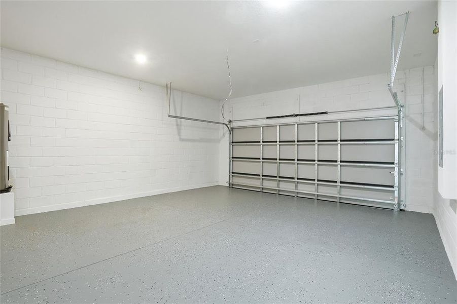 Spacious, unfurnished interior of a new home in , Orlando (Image 34).