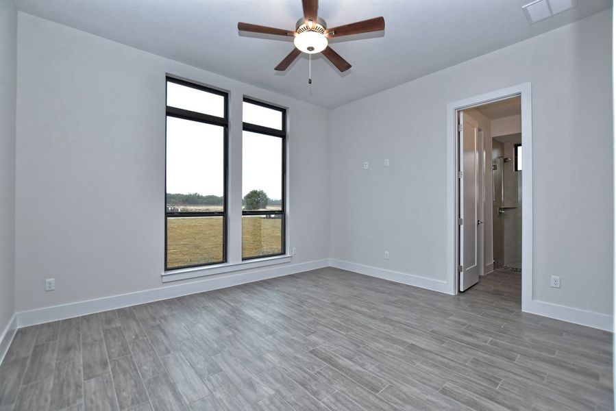 Representative unfurnished interior of a home built from the Avalon by Giddens Homes in Scofield Farms Estates, Georgetown (Image 137).