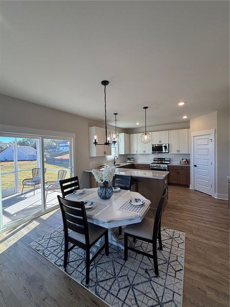Furnished interior view inside a new home in Eagle Creek, Central (Image 6).