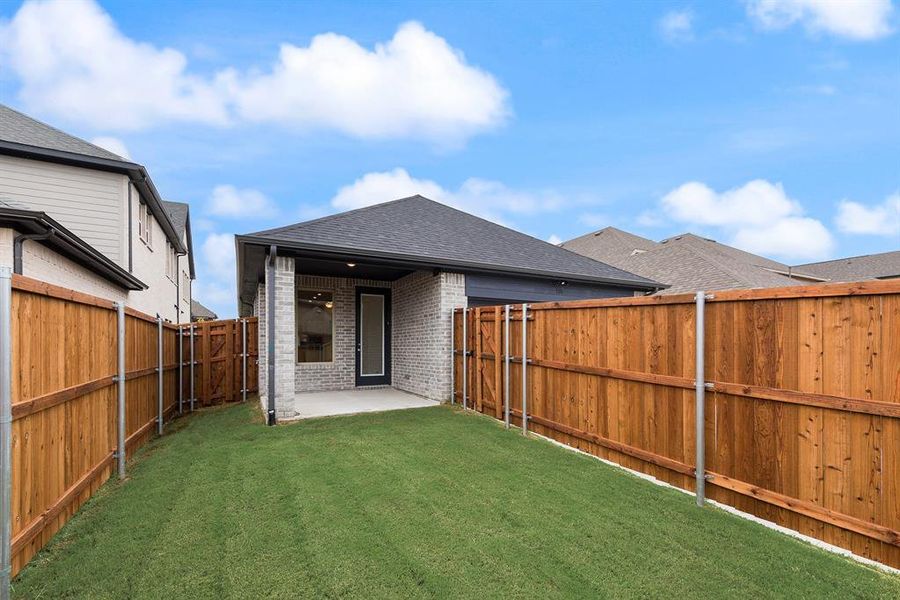 Exterior details and patio area of a home in Edgewater, Fate (Image 25).