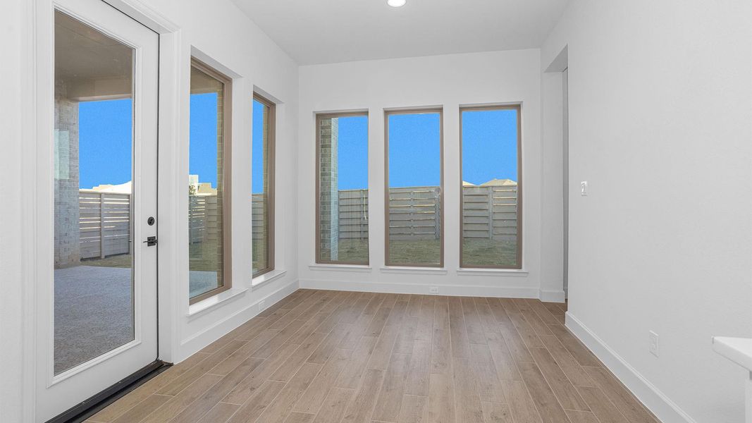 Spacious, unfurnished interior of a new home in Austin Point 60', Richmond (Image 7).