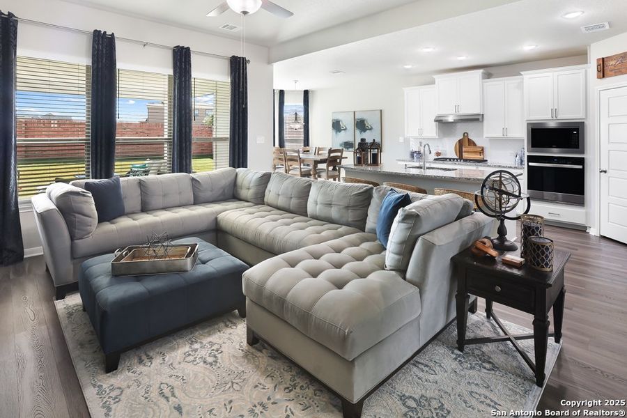 Furnished interior view inside a new home in Buffalo Crossing, Cibolo (Image 29). Furnished interior view inside a new home in Buffalo Crossing, Cibolo (Image 29).