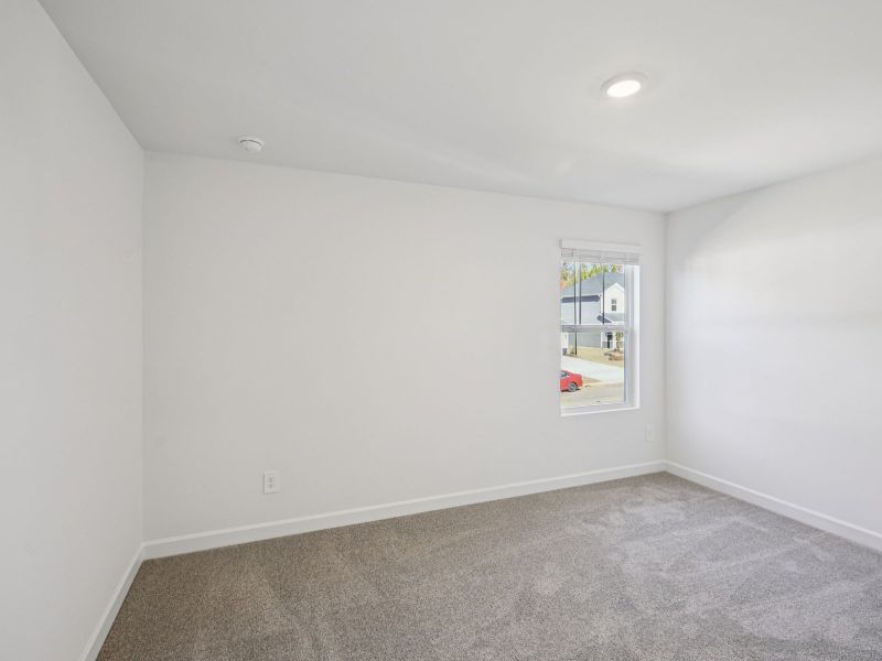 Spacious, unfurnished interior of a new home in Nelson's Creek, Mocksville (Image 18).