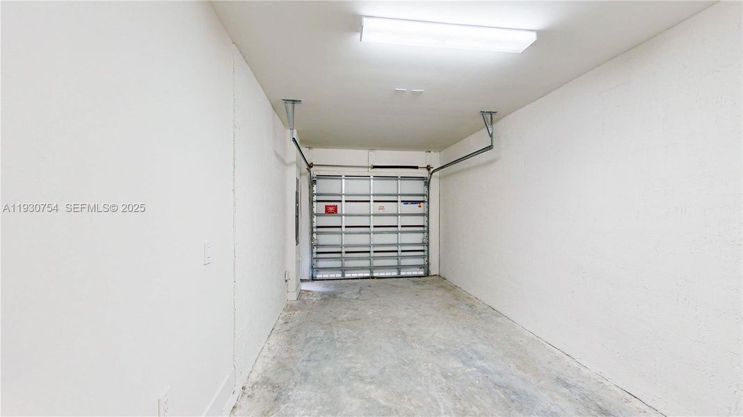 Spacious, unfurnished interior of a new home in , Homestead (Image 32).