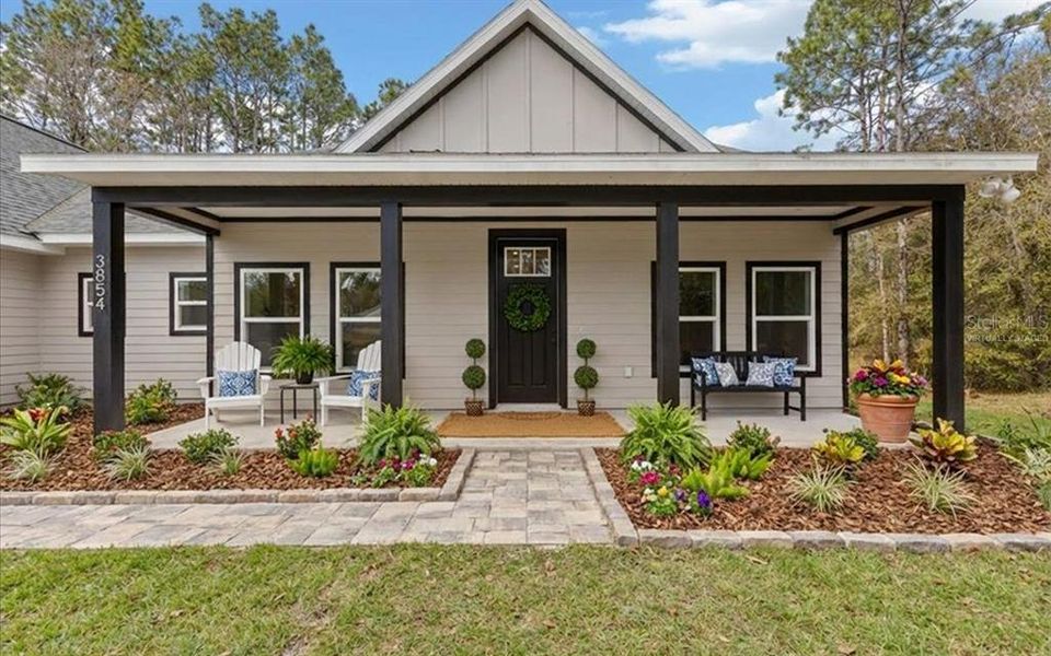 Exterior details and patio area of a home in , Lake City (Image 4).