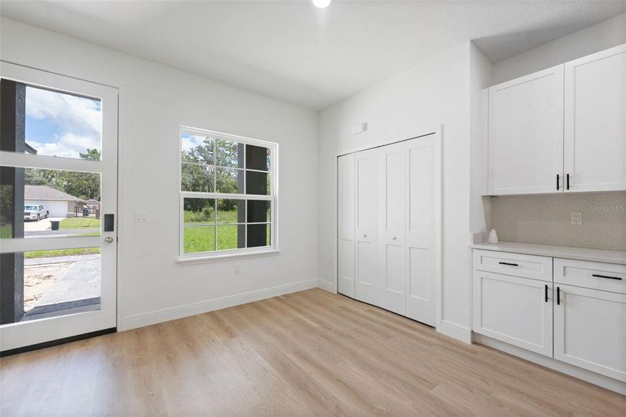 Spacious, unfurnished interior of a new home in , Ocala (Image 12).