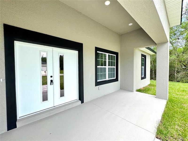 Exterior details and patio area of a home in , Citrus Springs (Image 18).