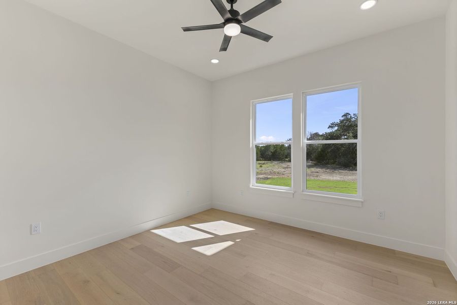 Spacious, unfurnished interior of a new home in , Bandera (Image 25).