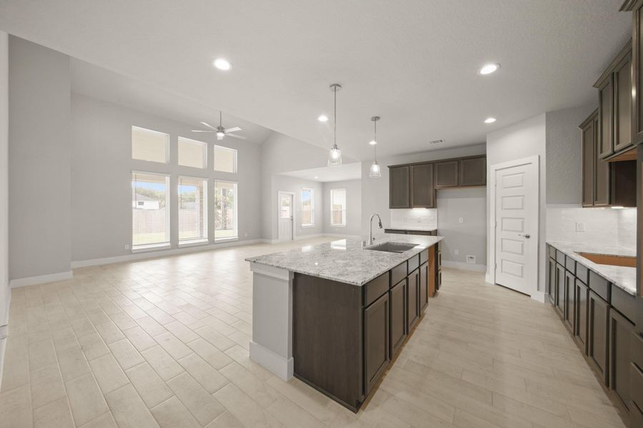 Spacious, unfurnished interior of a new home in Morton Creek Ranch, Katy (Image 13).
