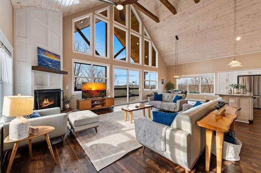 Community amenities in , Talking Rock (Image 67).