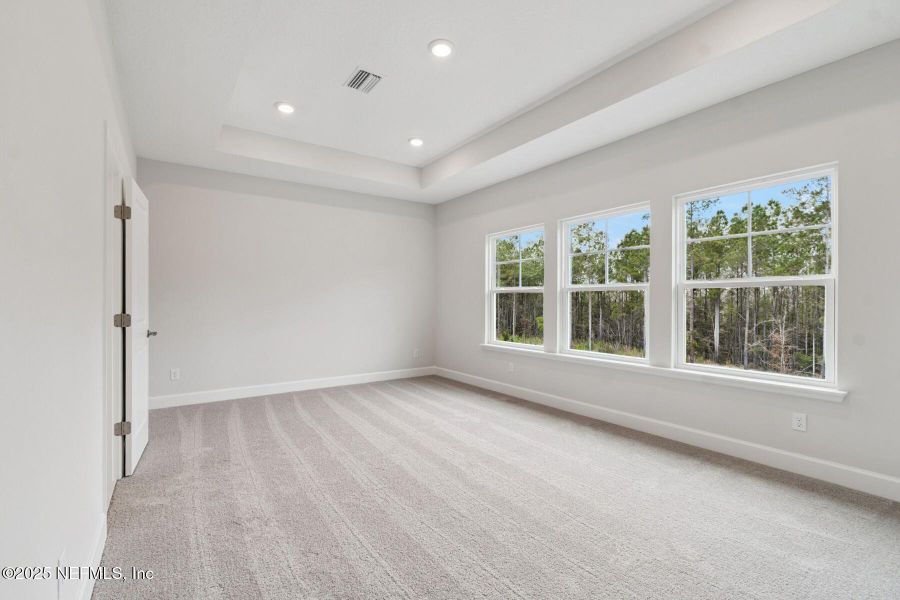 Spacious, unfurnished interior of a new home in Tributary 70', Yulee (Image 25).