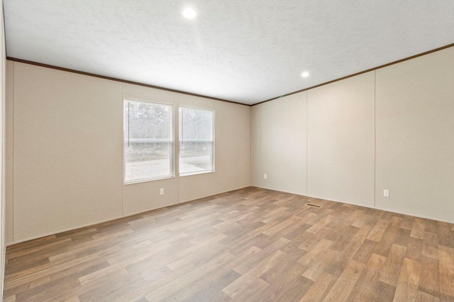 Spacious, unfurnished interior of a new home in , Livingston (Image 9).