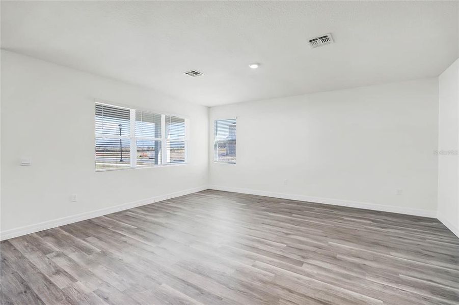 Spacious, unfurnished interior of a new home in , Winter Haven (Image 10).