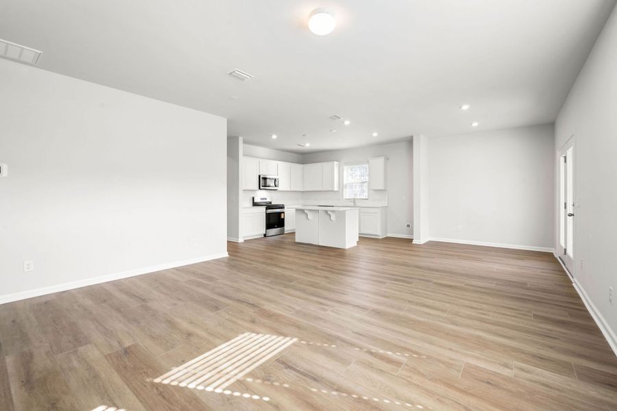 Spacious, unfurnished interior of a new home in Heartwood, Richmond Hill (Image 17).