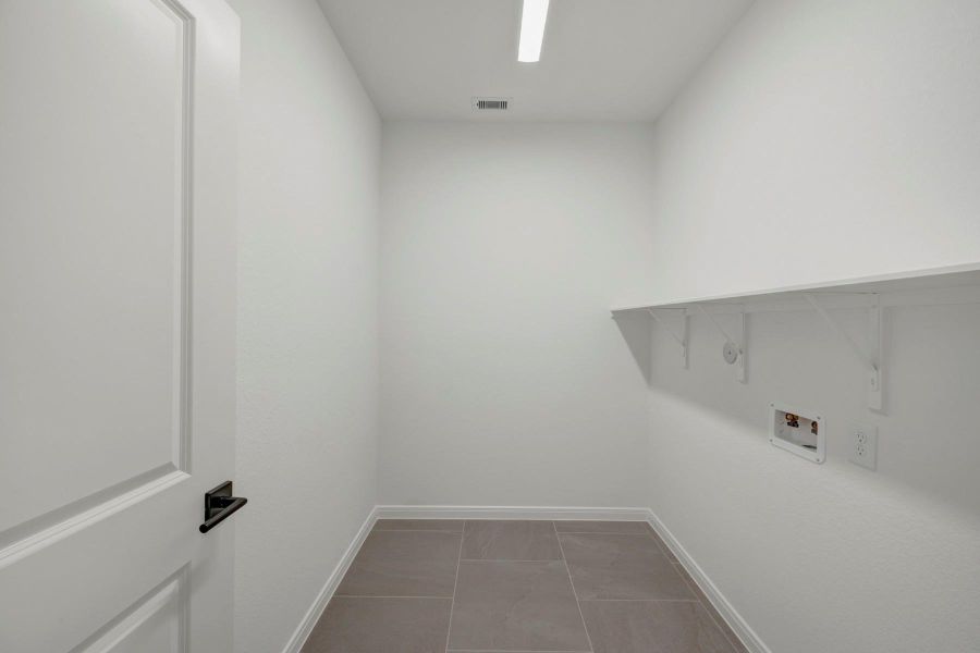 Spacious, unfurnished interior of a new home in The Grand Prairie 50’, Hockley (Image 24).