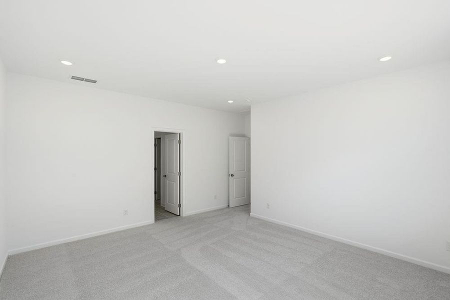 Spacious, unfurnished interior of a new home in Heritage River, Euharlee (Image 20).