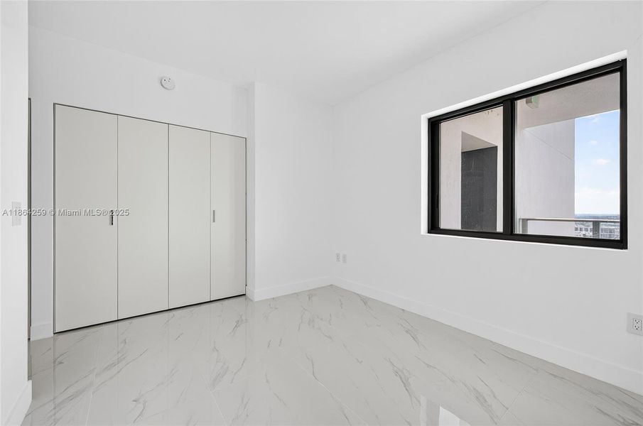 Spacious, unfurnished interior of a new home in Aria Reserve, Miami (Image 20).