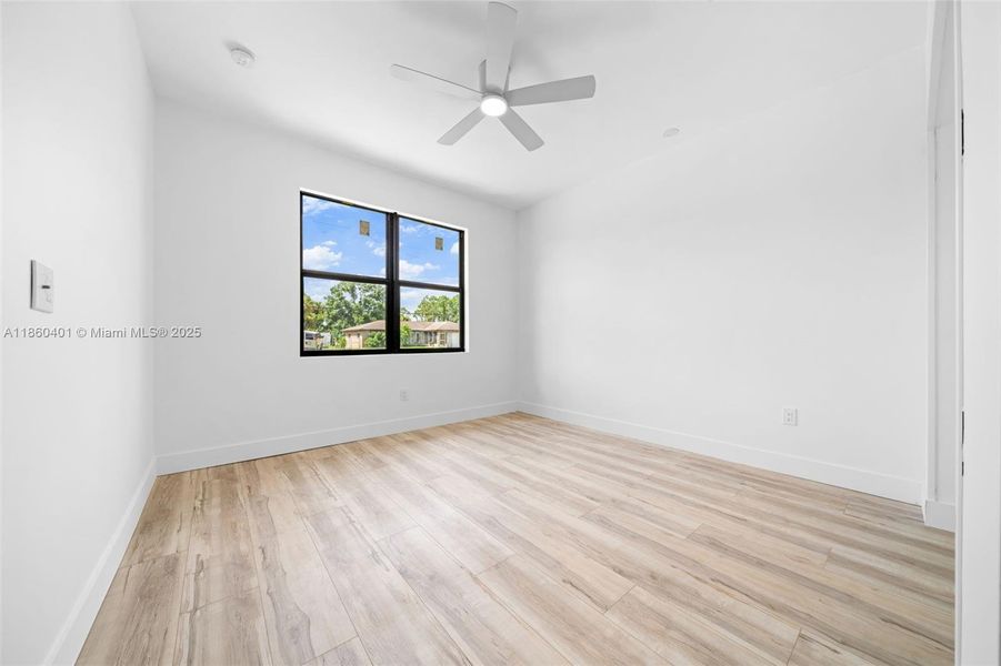 Spacious, unfurnished interior of a new home in , Palm Bay (Image 15).