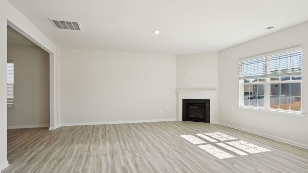 Spacious, unfurnished interior of a new home in Granite Falls, Lancaster (Image 16).