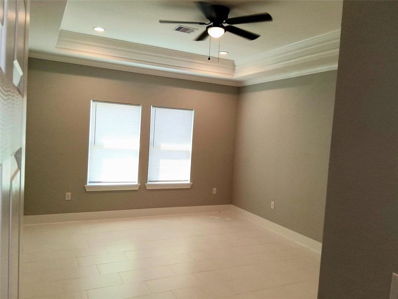 MASTER BEDROOM ON 1ST FLOOR MASTER BEDROOM ON 1ST FLOOR